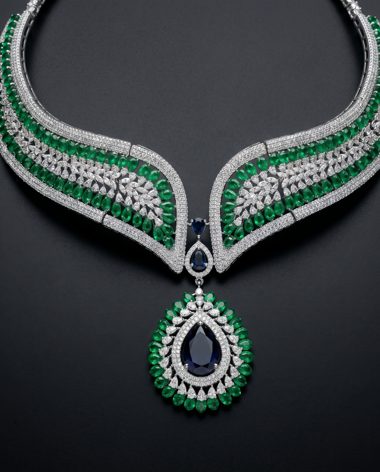 Emerald Nocture Necklace Set