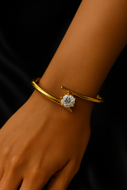 Elegant Solitaire Golden Bracelet