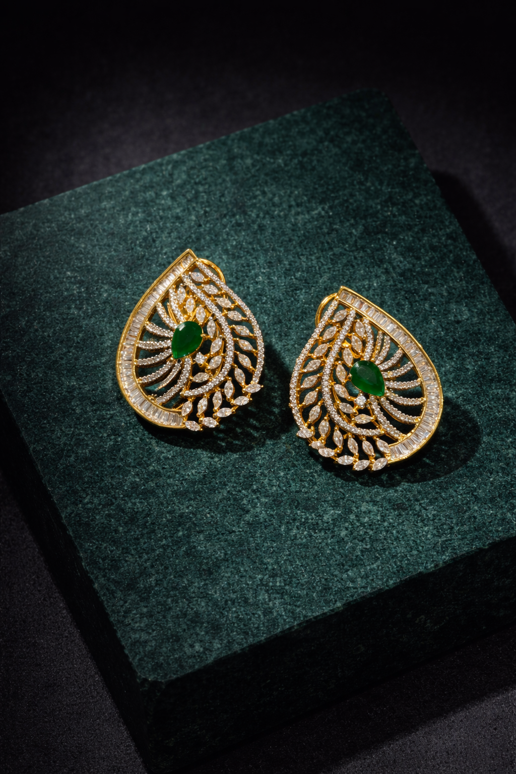 Emerald Royale Pendant Set
