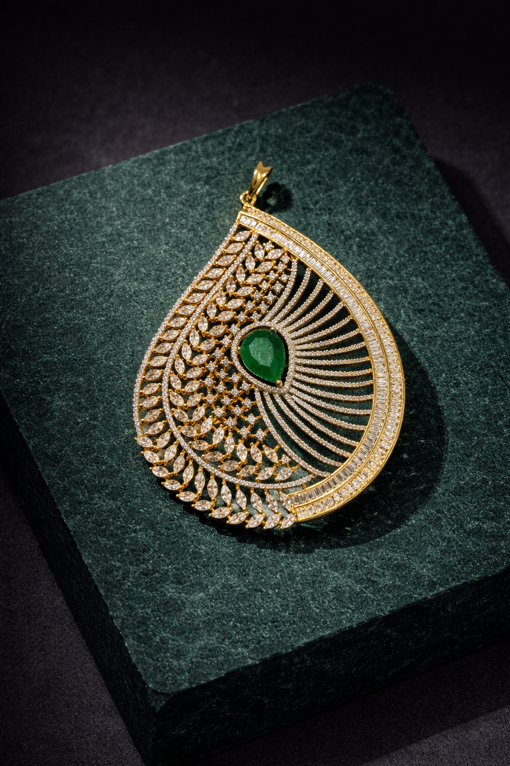 Emerald Royale Pendant Set