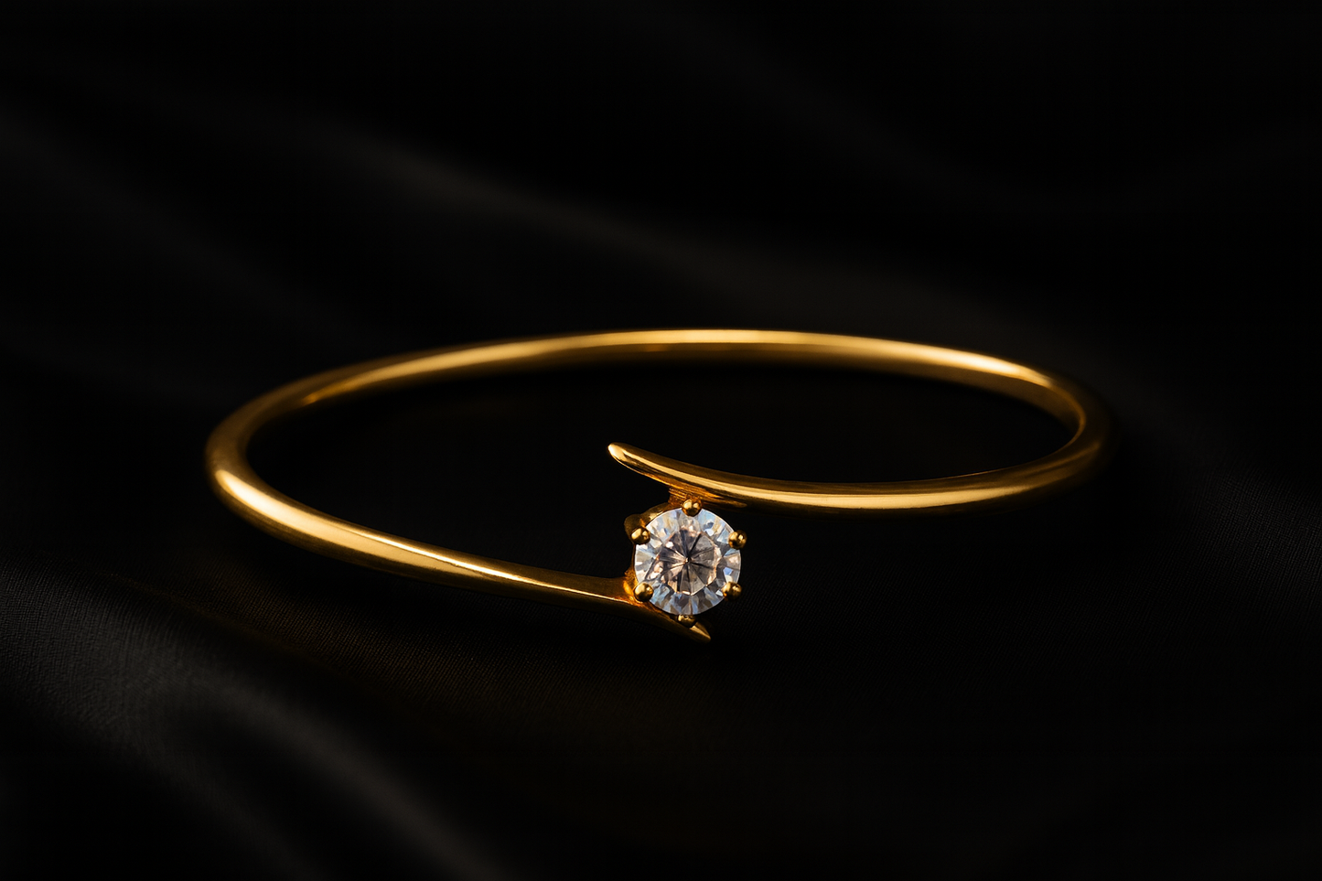 Elegant Solitaire Golden Bracelet