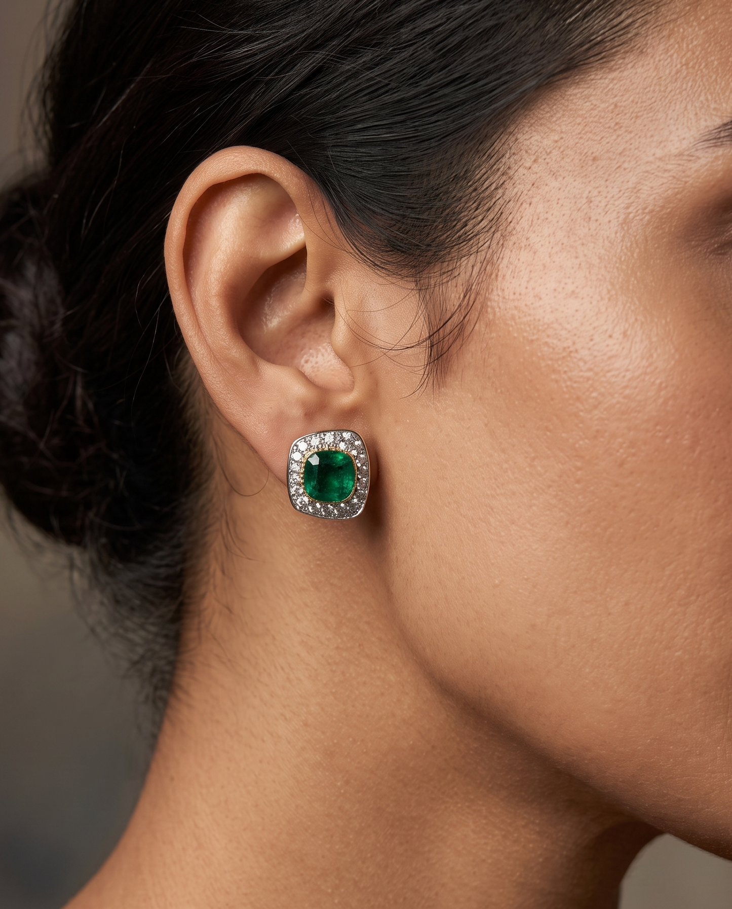 Pure Silver Emerald Regent Studs