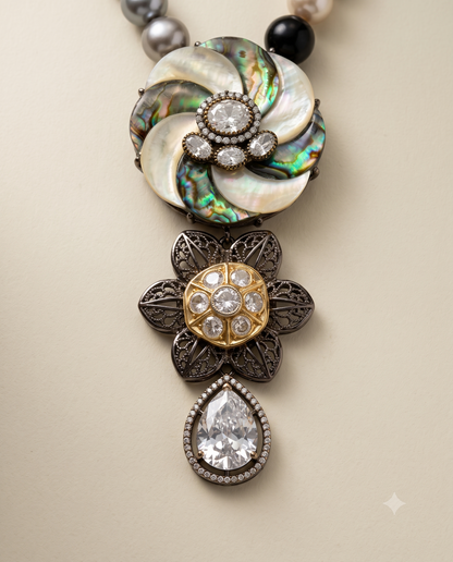 Chic Pearl Floral Necklace