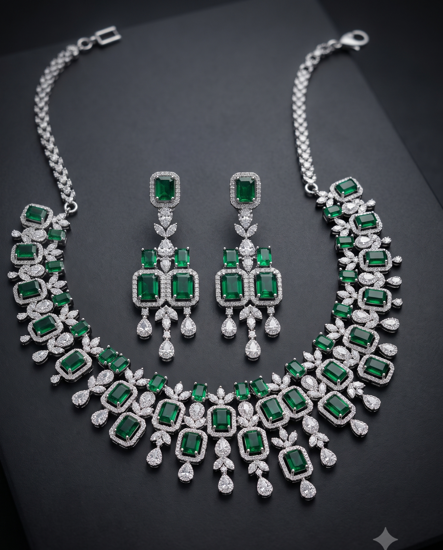 Emerald Gala Necklace Set