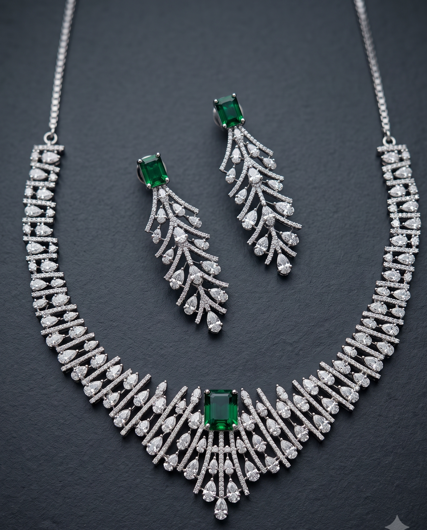 Emerald Fringe Necklace Set