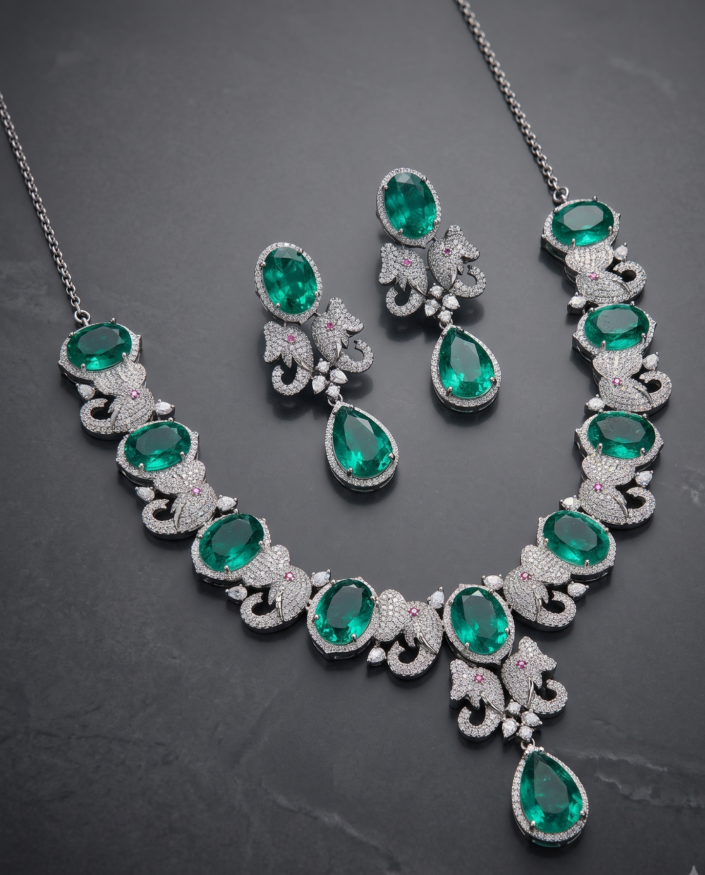 Chic Emerald Elephant Necklace Set