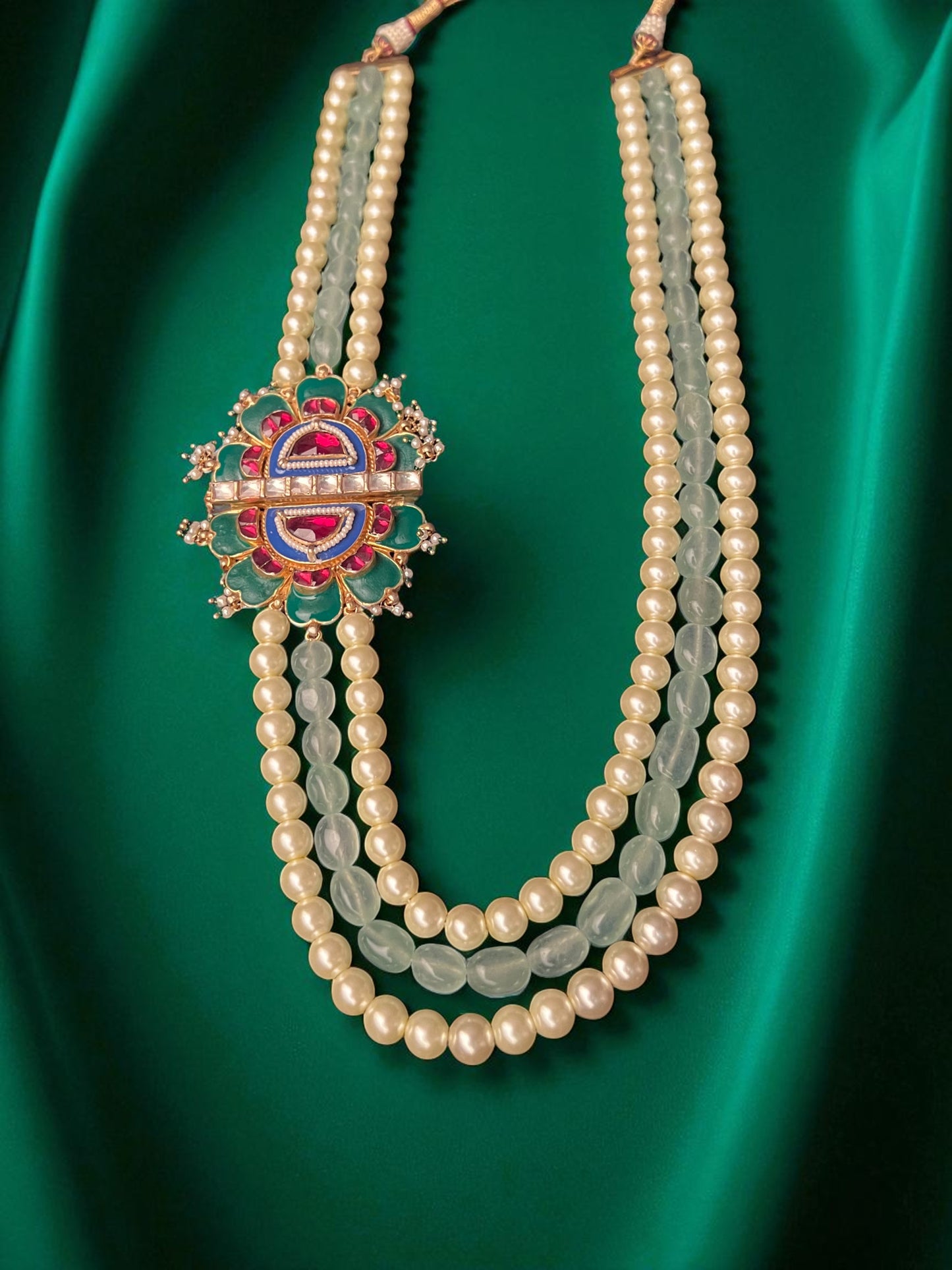 Vibrant Pearl Necklace