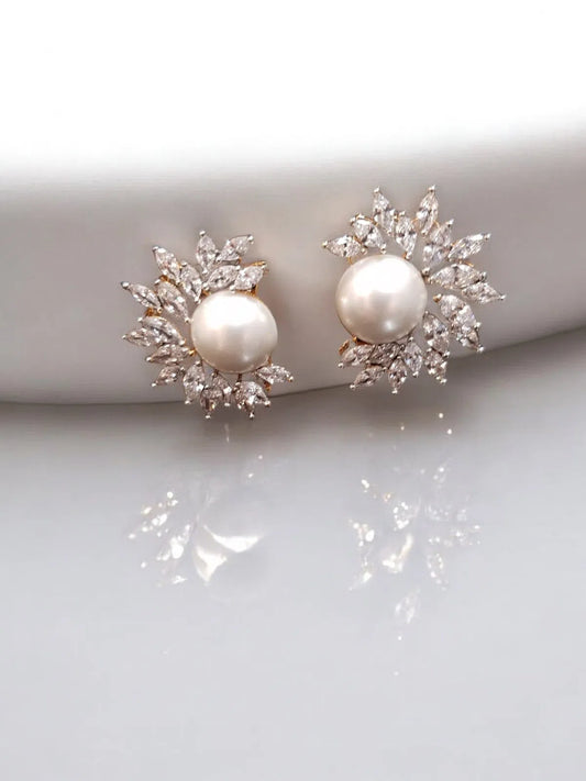 Pearl Delicate Earrings Vogue