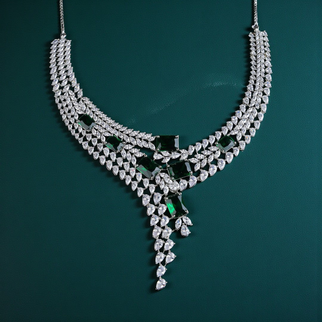 Verdant Glow Necklace Set